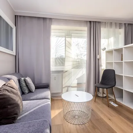 Dywizjonu 303 Sunny Studio Apartment